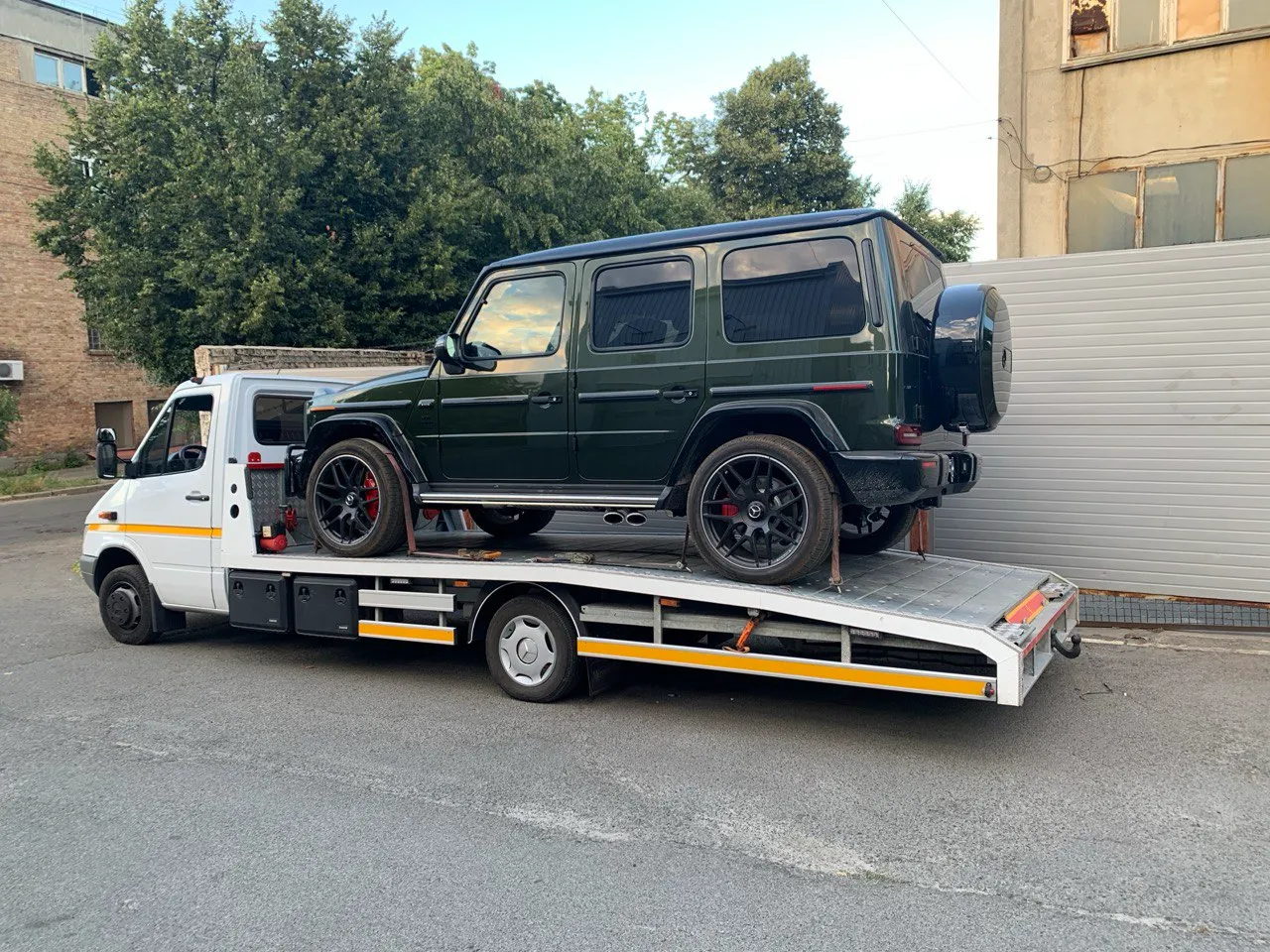 Перевезення Mercedes-Benz G-Class на евакуаторі